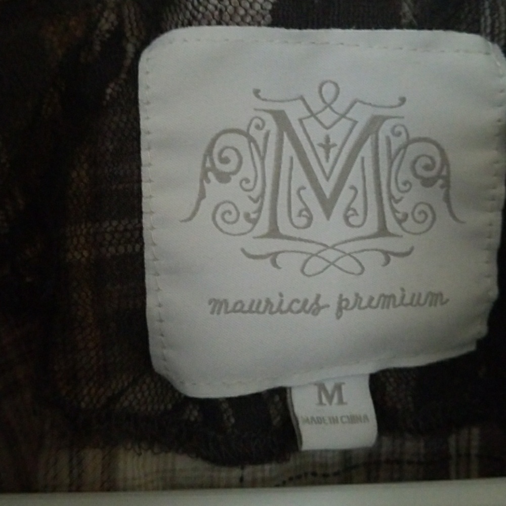 Button down - Picture 2 of 3